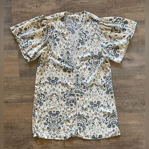 Maurice’s NWOT womens size M ivory and blue floral ruffle sleeve kimono cardigan